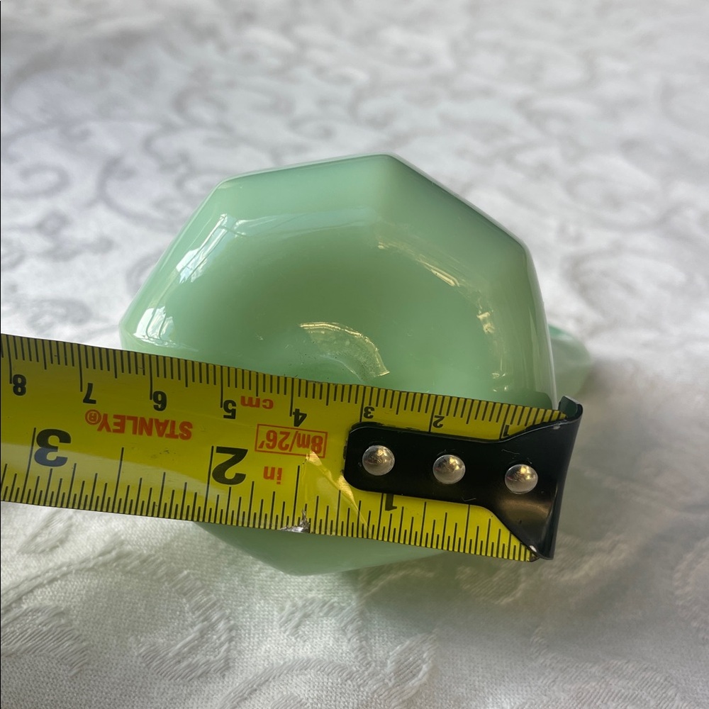 Vintage Jadeite green glass Pitcher - Picture 8 of 8